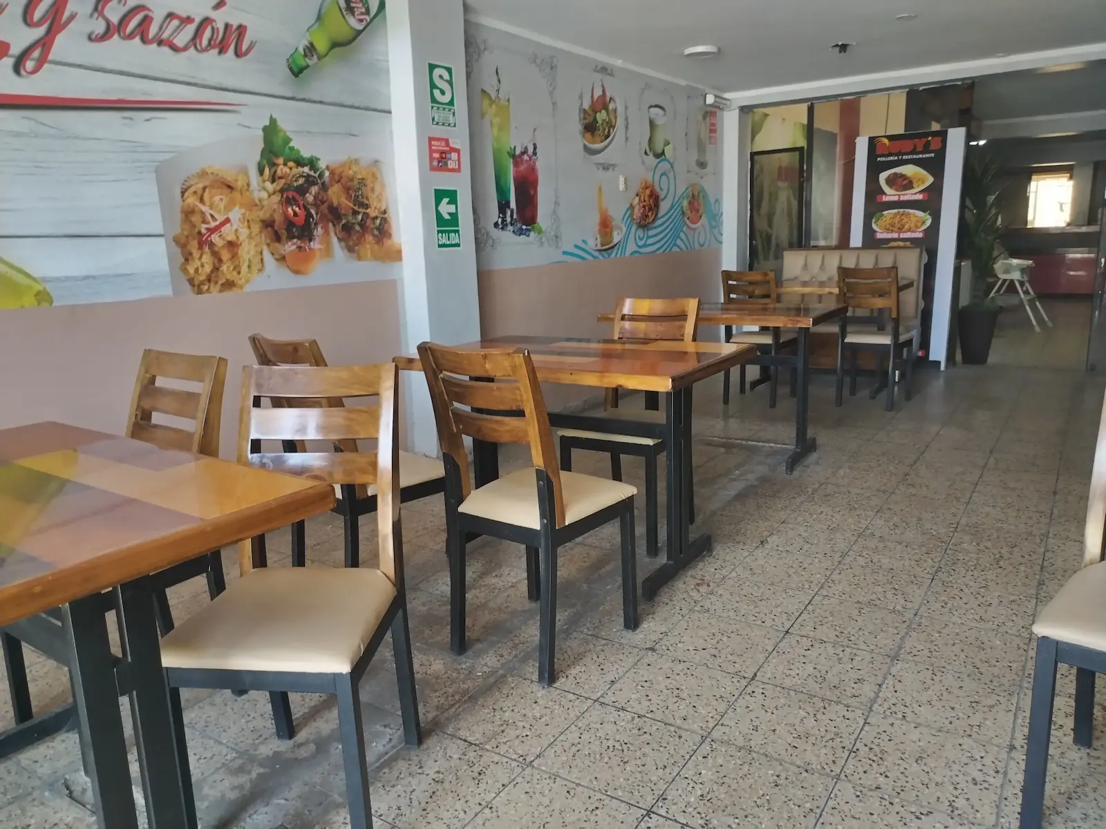 Foto del local del restaurante Rudy's por dentro.